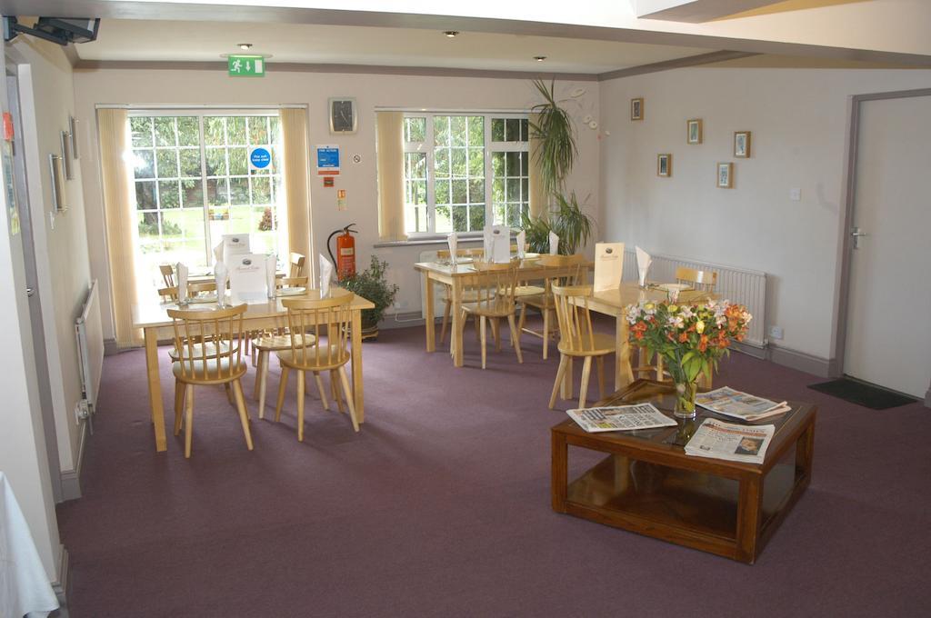 Furnival Lodge Slough Esterno foto