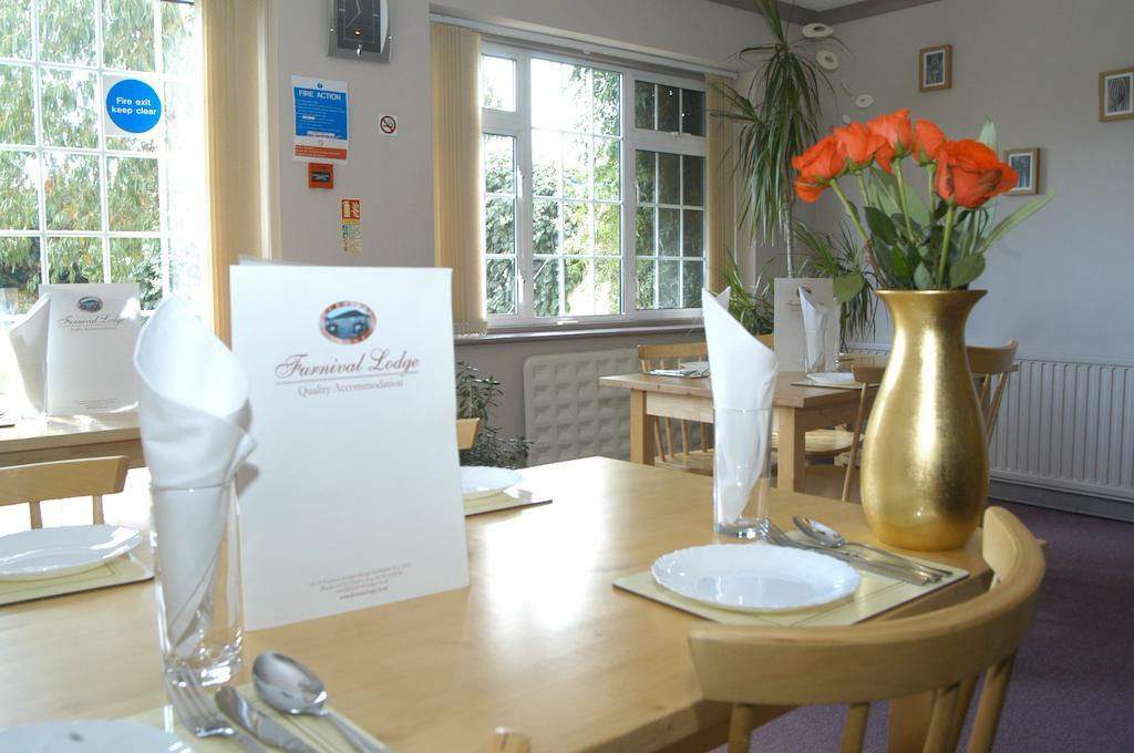Furnival Lodge Slough Esterno foto